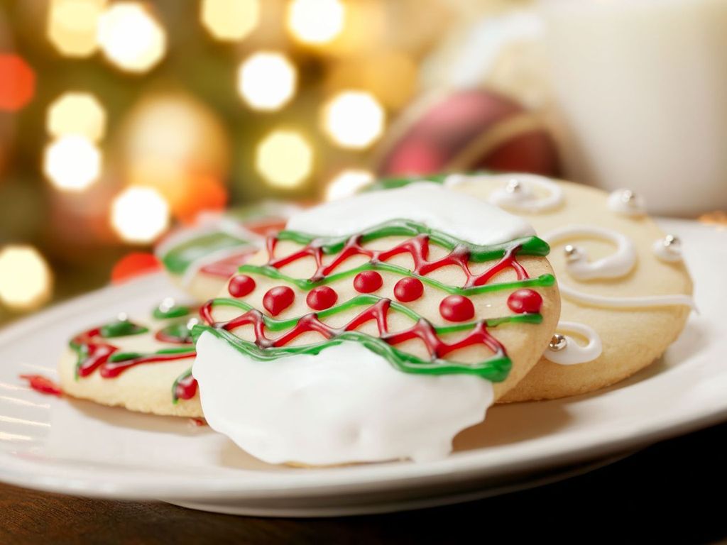 Decorating Holiday Gingerbread Edibles